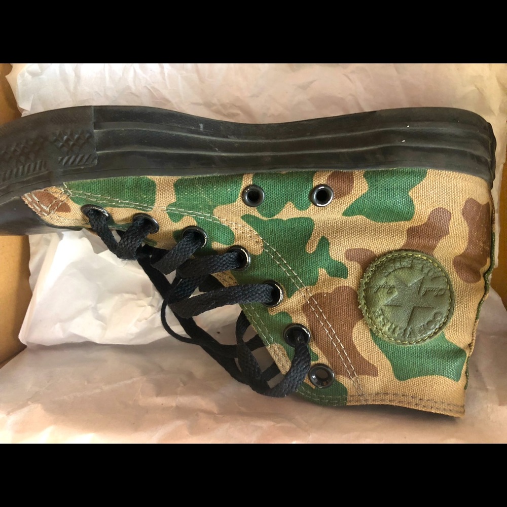 Camo high top size 5 converse